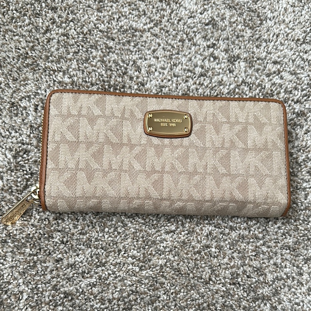 Michael Kors Beige Wallet